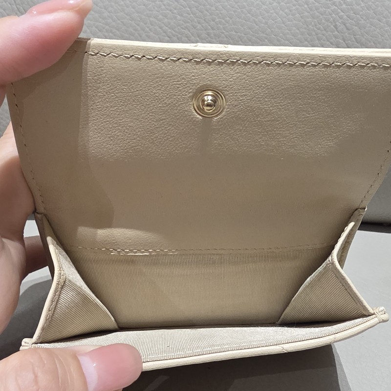 【Chanel】Chanel 19 mini 米色羊皮三折短夾 有零錢袋-4