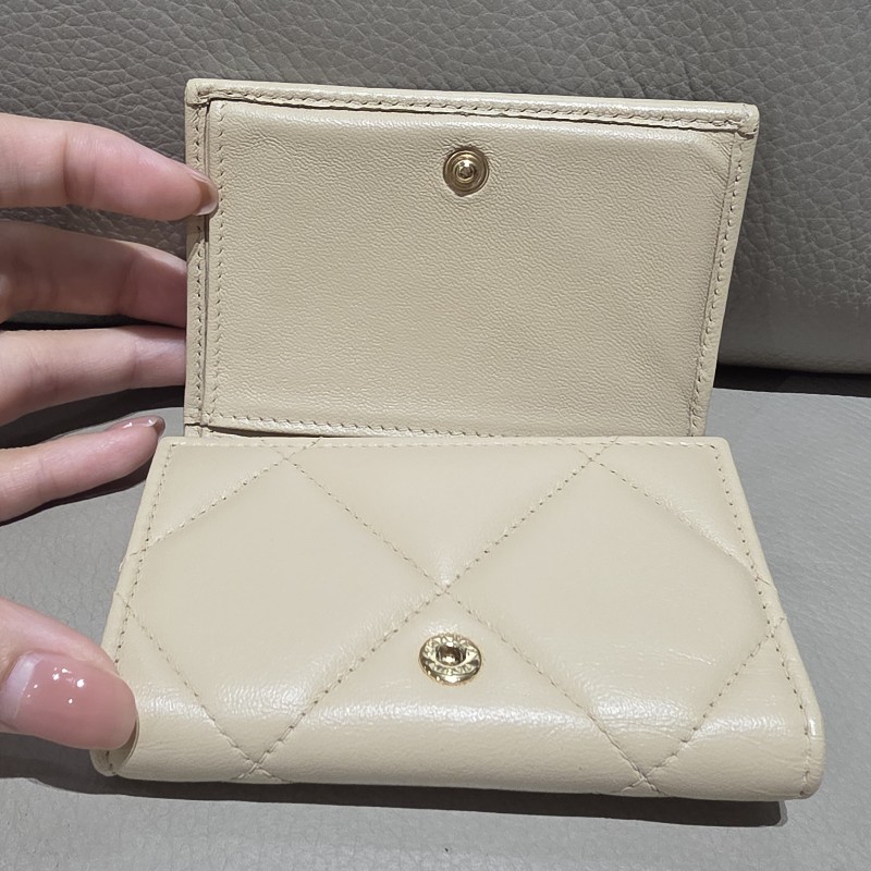 【Chanel】Chanel 19 mini 米色羊皮三折短夾 有零錢袋-5