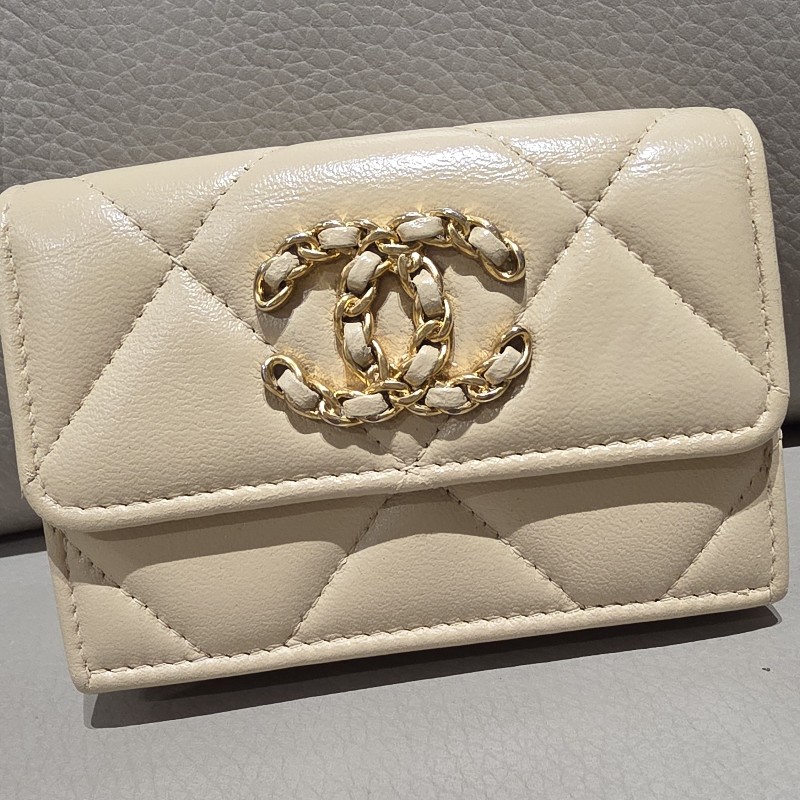 【Chanel】Chanel 19 mini 米色羊皮三折短夾 有零錢袋-11