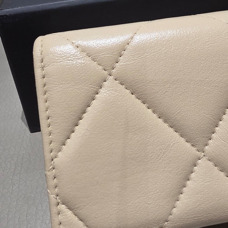 【Chanel】Chanel 19 mini 米色羊皮三折短夾 有零錢袋-13