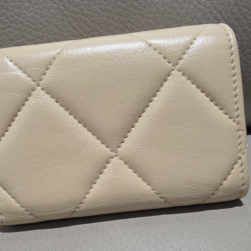 【Chanel】Chanel 19 mini 米色羊皮三折短夾 有零錢袋-14