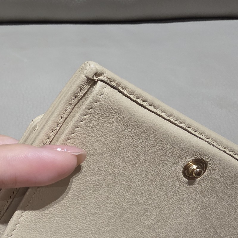 【Chanel】Chanel 19 mini 米色羊皮三折短夾 有零錢袋-19