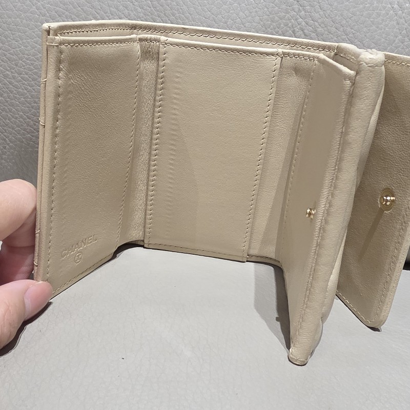 【Chanel】Chanel 19 mini 米色羊皮三折短夾 有零錢袋-21