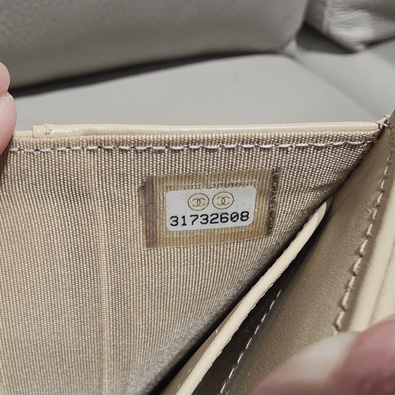 【Chanel】Chanel 19 mini 米色羊皮三折短夾 有零錢袋-24