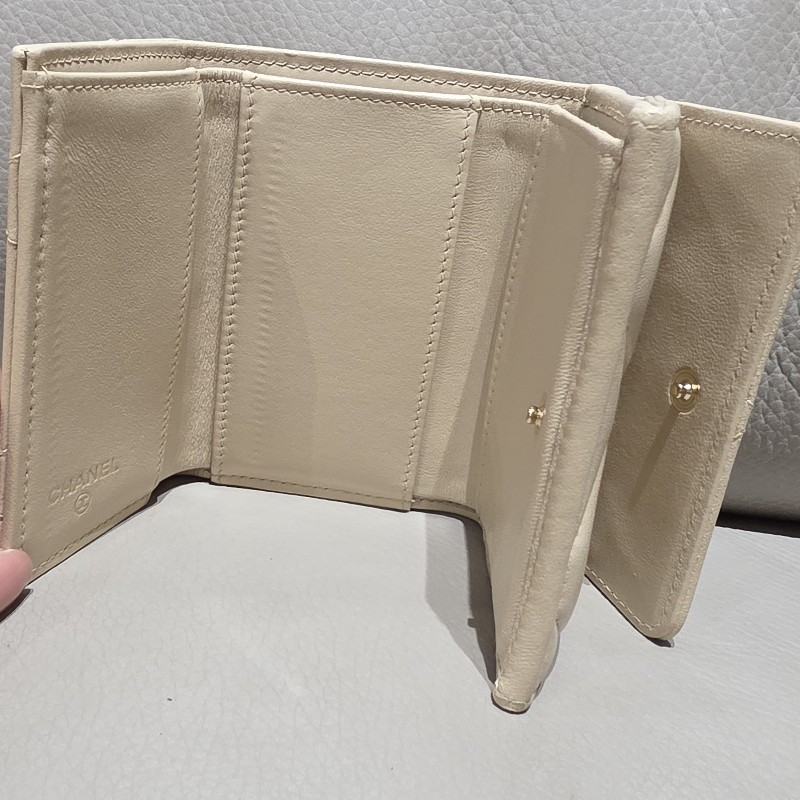 【Chanel】Chanel 19 mini 米色羊皮三折短夾 有零錢袋-26