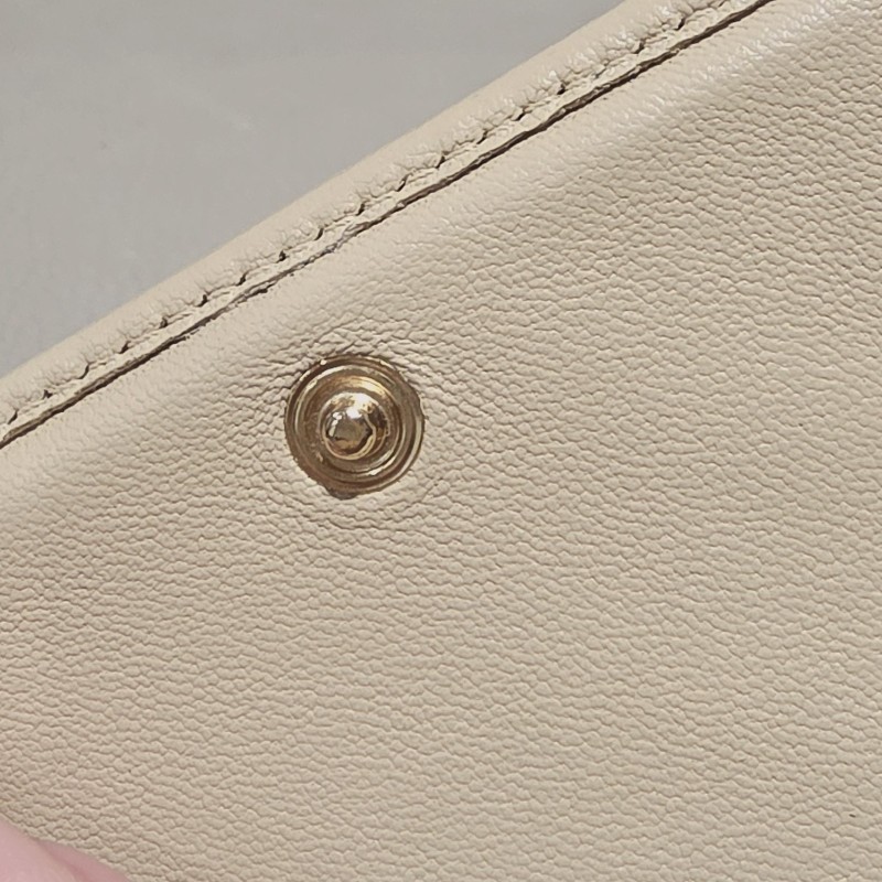 【Chanel】Chanel 19 mini 米色羊皮三折短夾 有零錢袋-31