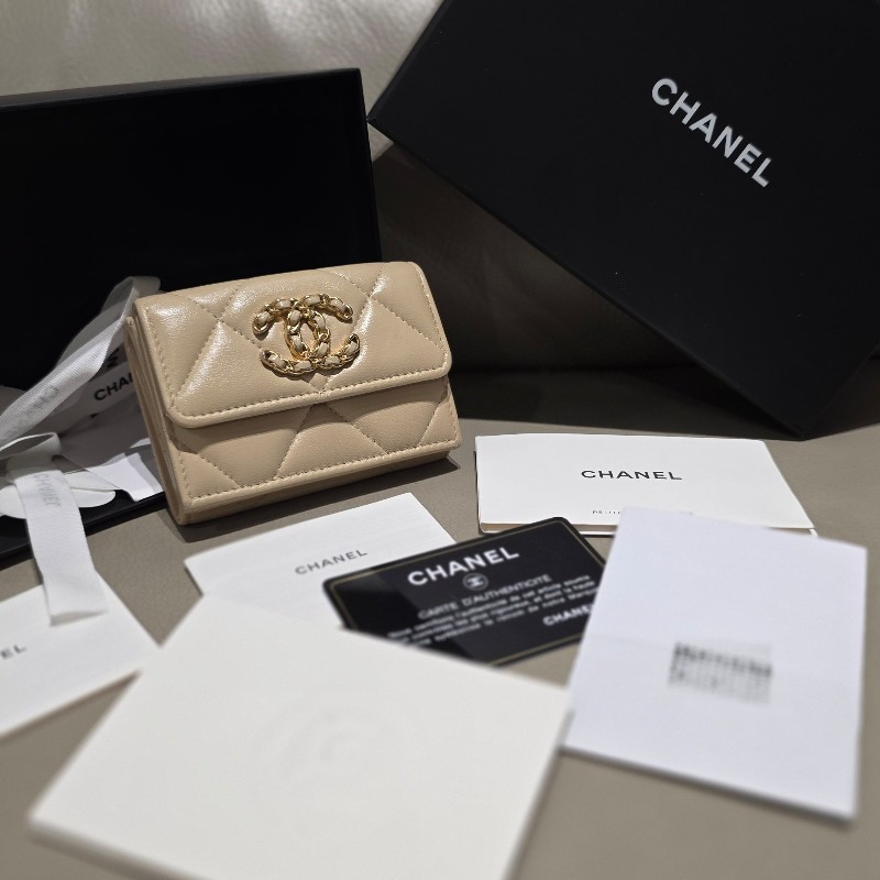 【Chanel】Chanel 19 mini 米色羊皮三折短夾 有零錢袋-34