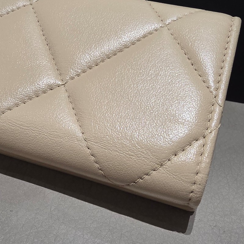 【Chanel】Chanel 19 mini 米色羊皮三折短夾 有零錢袋-36