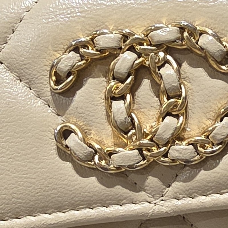 【Chanel】Chanel 19 mini 米色羊皮三折短夾 有零錢袋-38