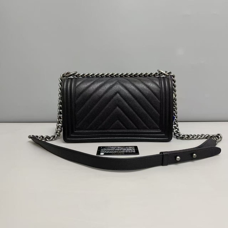 Chanel香奈兒 leboy中號黑銀V紋牛皮荔枝紋包 24開 肩背包斜背包-1