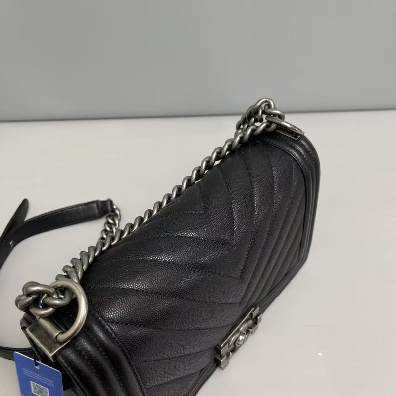 Chanel香奈兒 leboy中號黑銀V紋牛皮荔枝紋包 24開 肩背包斜背包-6