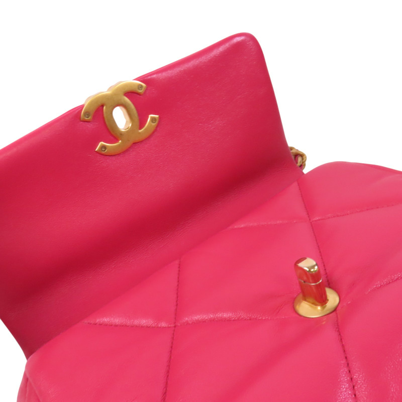 CHANEL 羊皮皮革C19金扣鏈帶手挽肩背兩用袋-15