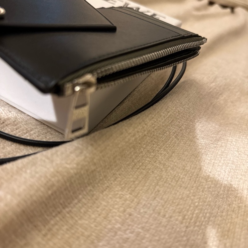 Loewe Pebble Card holder 卡夾附掛繩-10