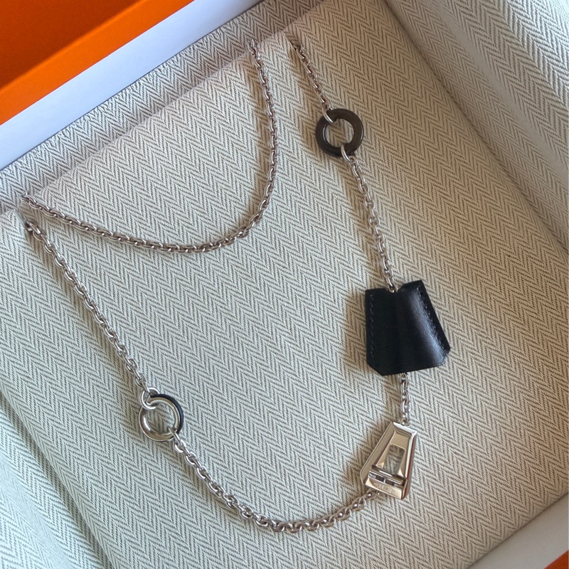 全新未使用 愛馬仕 Hermes box皮 項鏈-0