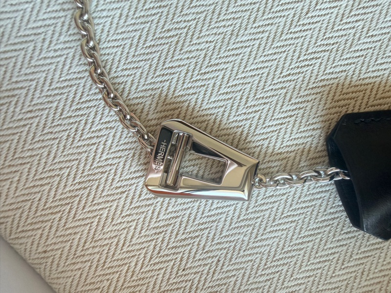 全新未使用 愛馬仕 Hermes box皮 項鏈-1