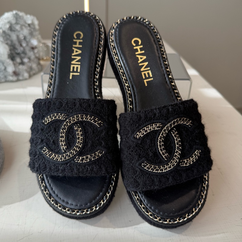 CHANEL 黑色厚底皮穿鏈拖鞋 38號 貼底全新品-0