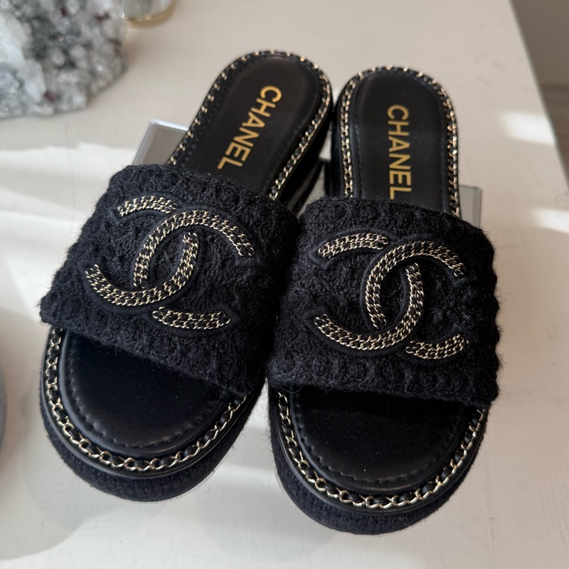 CHANEL 黑色厚底皮穿鏈拖鞋 38號 貼底全新品-1