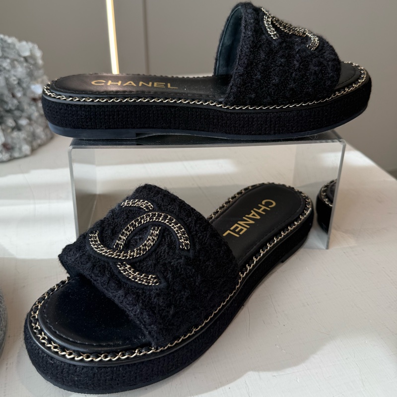 CHANEL 黑色厚底皮穿鏈拖鞋 38號 貼底全新品-2