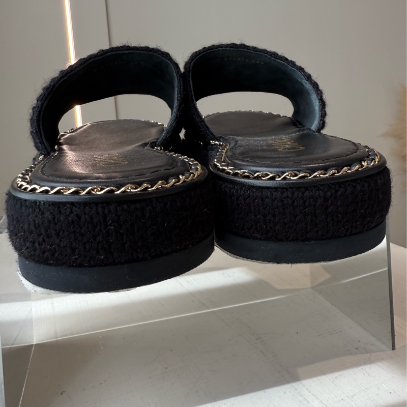 CHANEL 黑色厚底皮穿鏈拖鞋 38號 貼底全新品-5