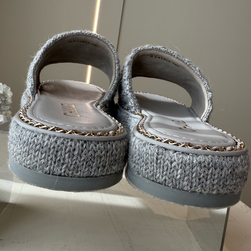 CHANEL 灰色厚底皮穿鏈拖鞋 38號 貼底全新品-6