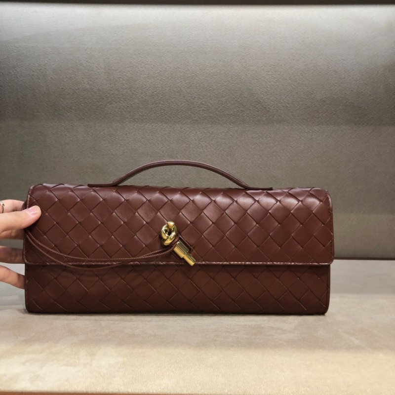🎉新品好折扣✨Bottega Veneta 741511 Andiamo 羊皮編織 Clutch 手拿包 酒紅色-2