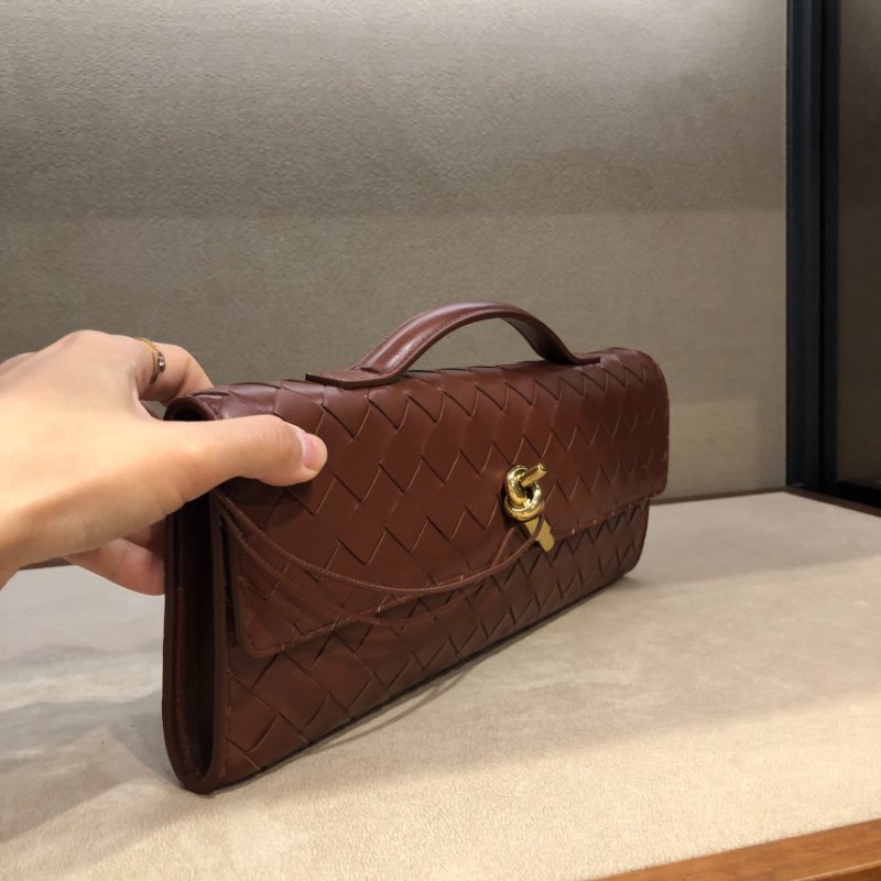 🎉新品好折扣✨Bottega Veneta 741511 Andiamo 羊皮編織 Clutch 手拿包 酒紅色-4