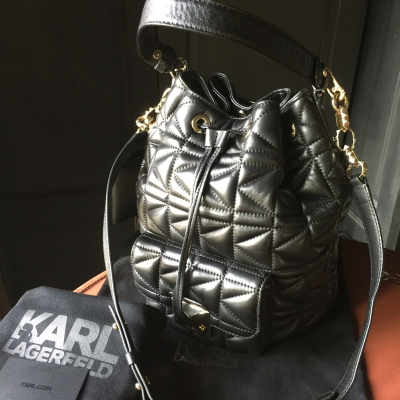 卡爾真皮水桶包(可提可背）-0