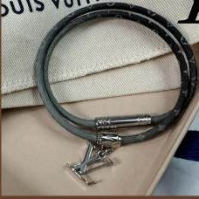 全新 
LV Dimension Cordon 手環 金色/銀色 M4168E-3