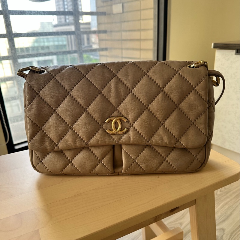 Chanel 奶茶色牛皮肩背包-0