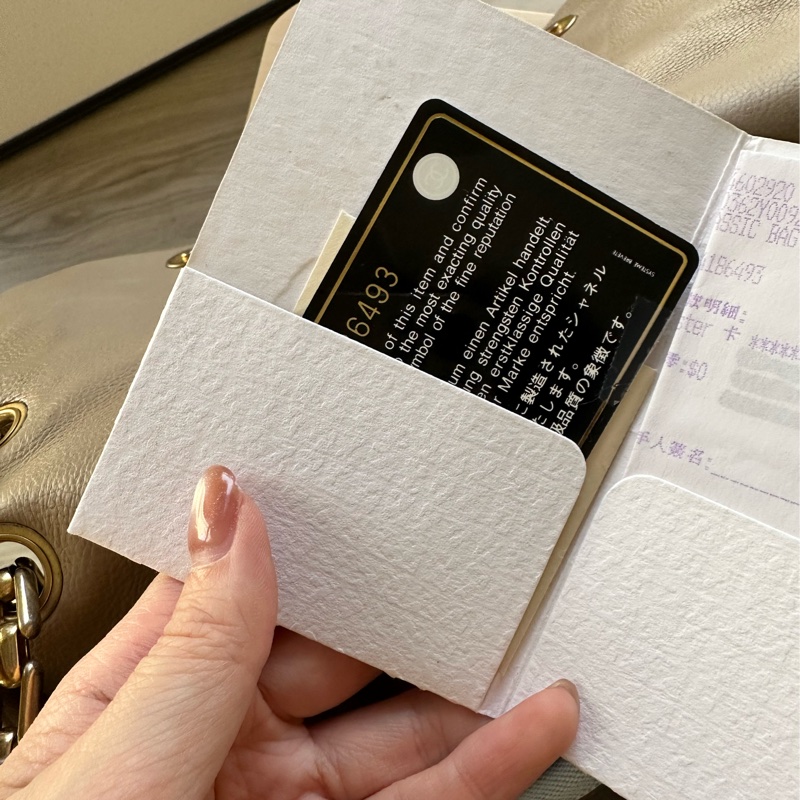 Chanel 奶茶色牛皮肩背包-5