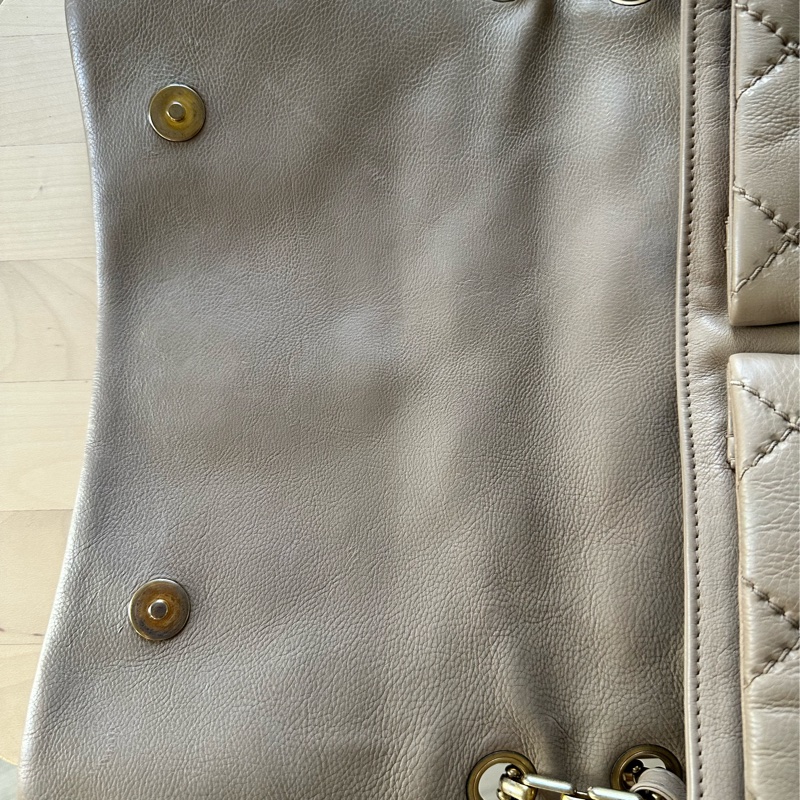 Chanel 奶茶色牛皮肩背包-14