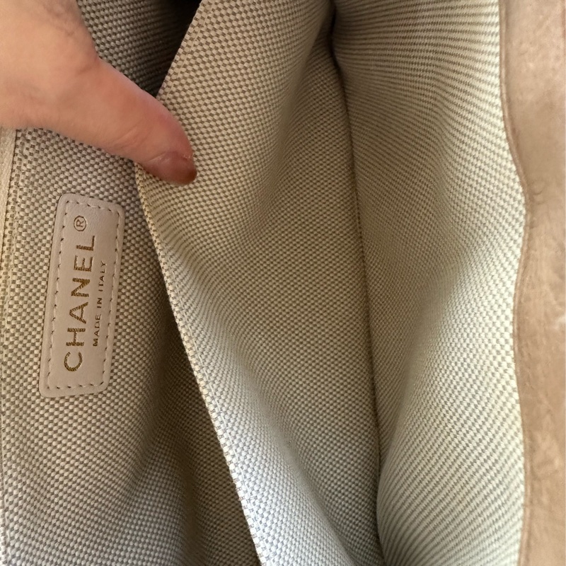 Chanel 奶茶色牛皮肩背包-19