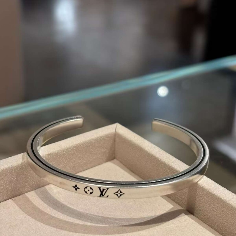 全新 
LV Tailor 手鐲 M1150A-1