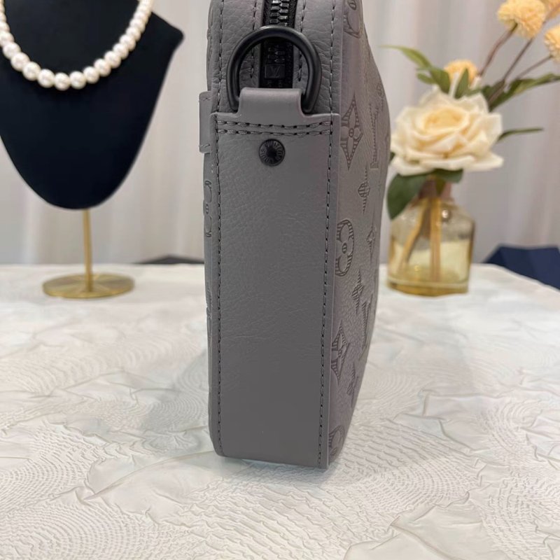 LV TRIO 灰色壓紋全皮三合一郵差包 芯片款25*18.5*7 99新配件塵袋-4