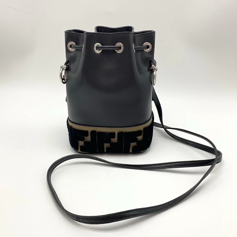 FENDI 黑銀絲絨logo抽繩肩背斜背包水桶包12*18*10 98新配件塵袋-5