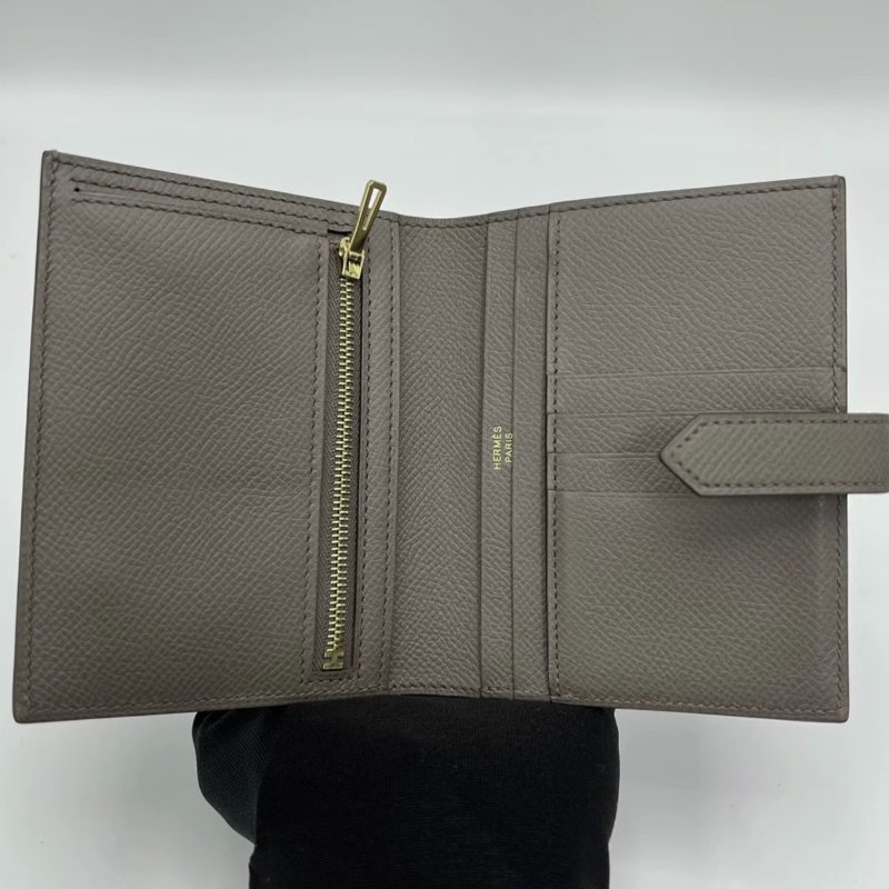 HERMES 灰色金扣短款錢包 12*9.5*2 98新配件塵袋-1