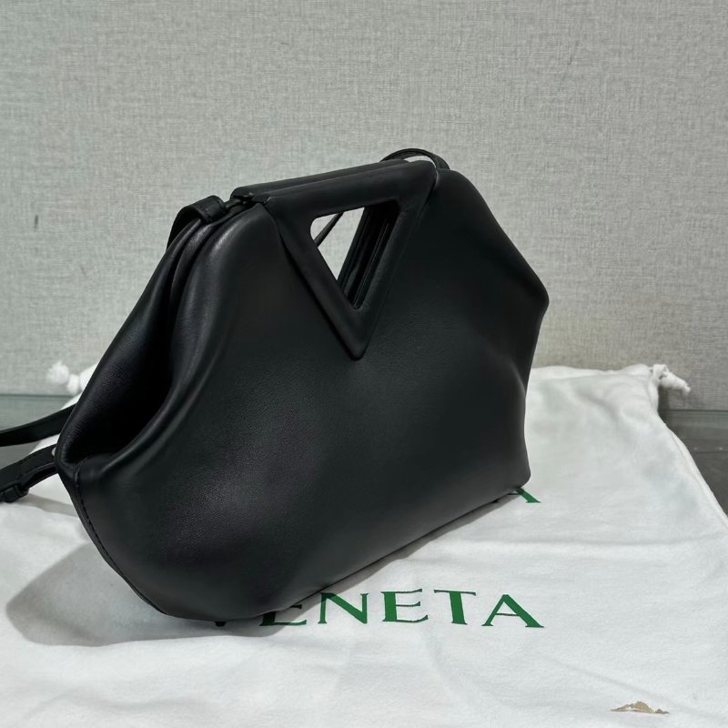 BV 黑色倒三角手提肩背斜背包 19*17*7 99新配件塵袋-1