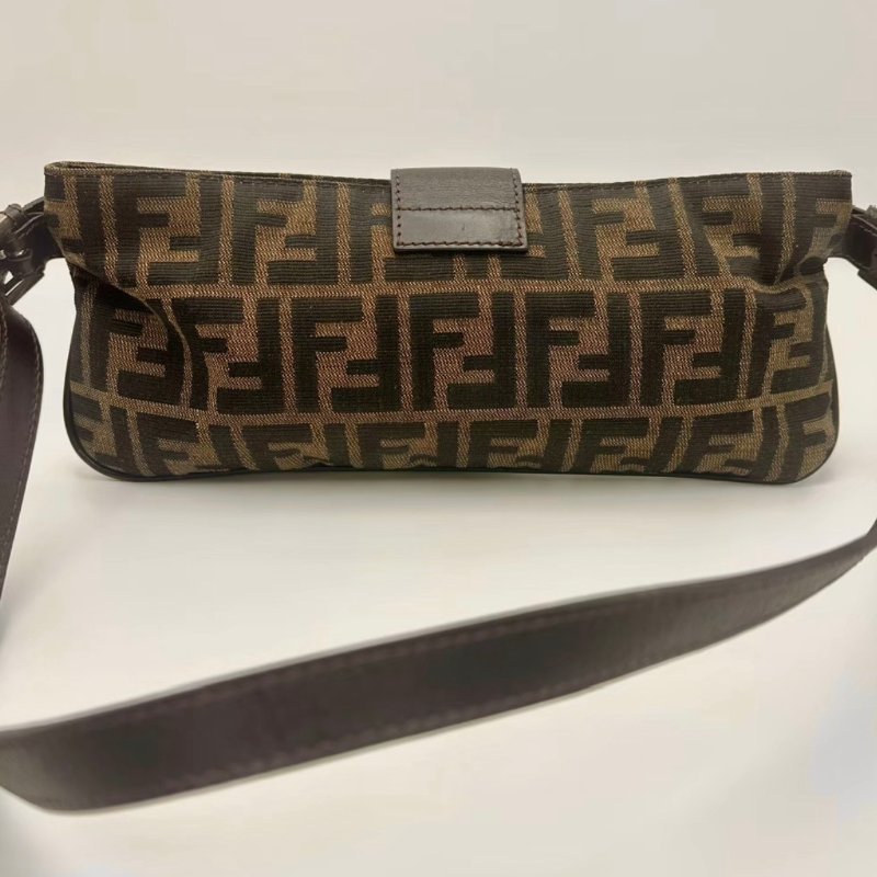 FENDI 老花銀扣法棍腋下包 28*12*1 98新配件塵袋-5