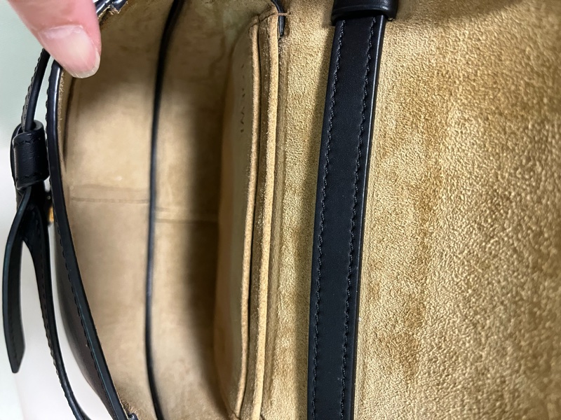Loewe 柔軟小牛皮緹花肩帶迷你 Gate 包 黑色-5