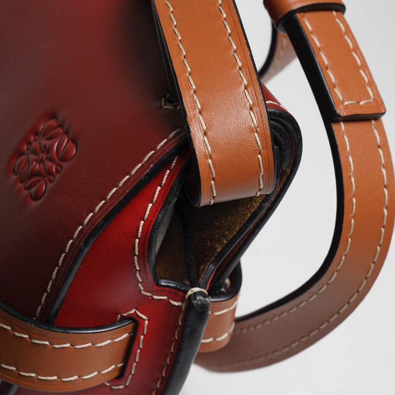 LOEWE GATE SMALL 撞色牛皮斜背包馬鞍包-5