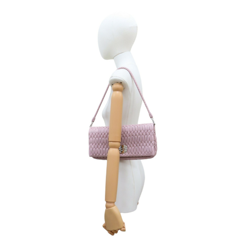 粉色 皺褶羊皮 肩背包 銀扣【Miu Miu 繆繆】-10