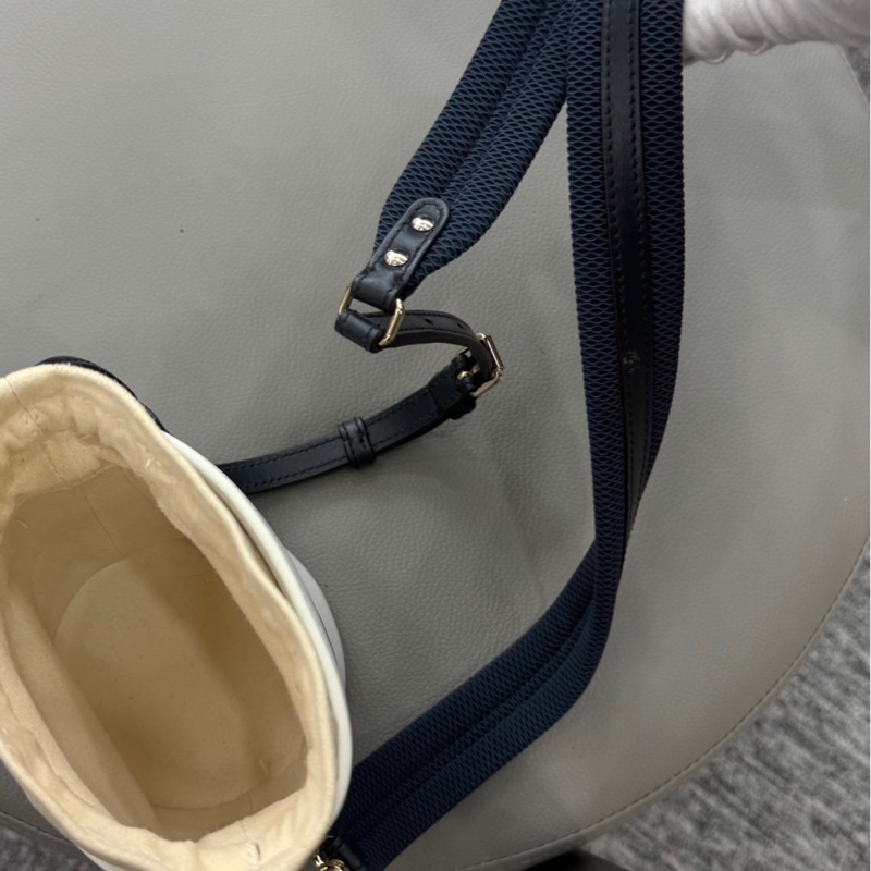 Dior vibe白色小水桶包-7