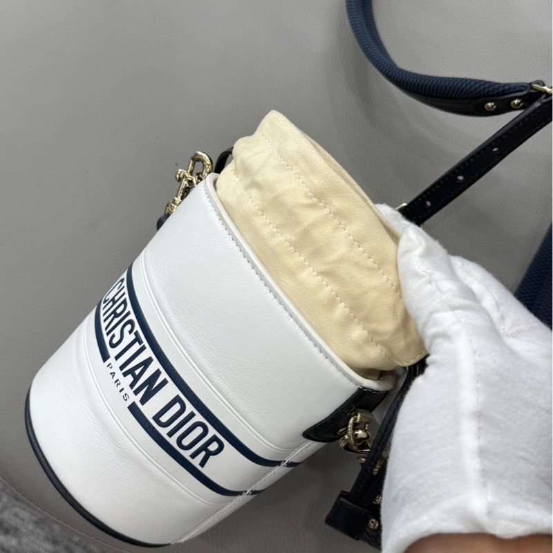 Dior vibe白色小水桶包-8