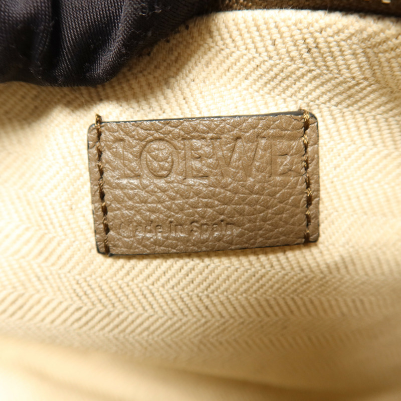 LOEWE 牛皮皮革Anton Sling銀扣肩背袋-6