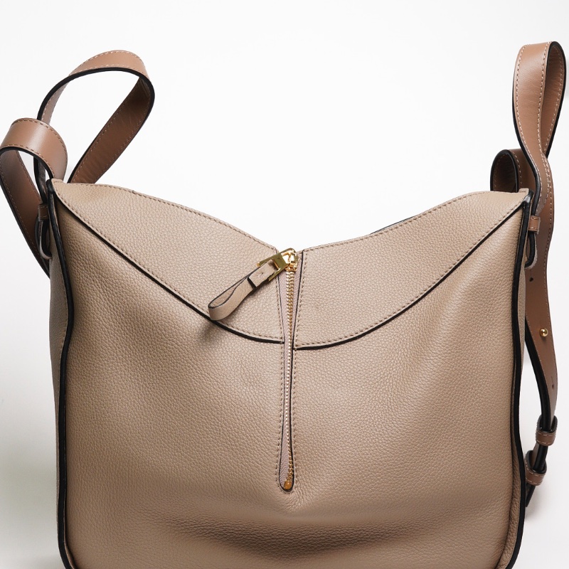 LOEWE Hammock Small 雙色粒面小牛皮拉鍊側邊手提 肩背二用包 (沙色)-0