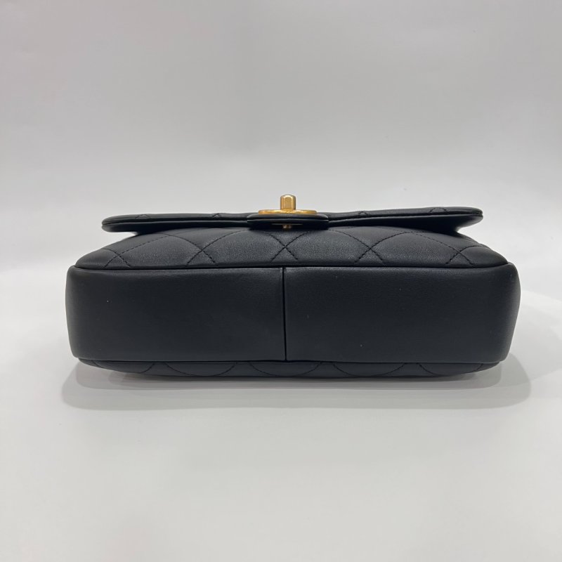 CHANEL HANDLE 黑羊皮季節款圓環28開-4