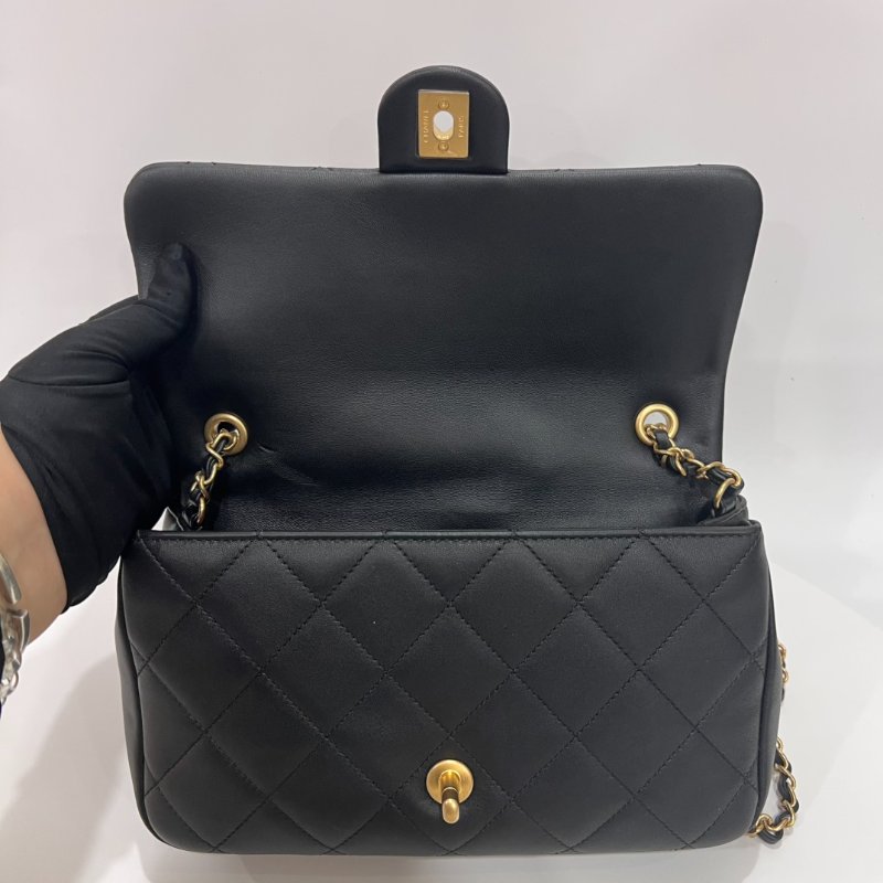 CHANEL HANDLE 黑羊皮季節款圓環28開-5