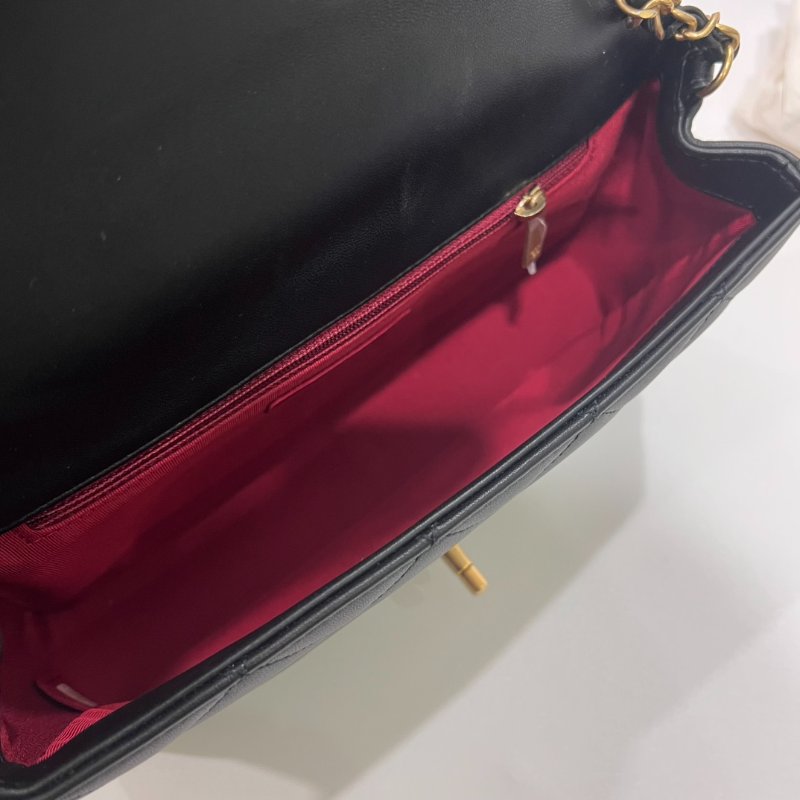 CHANEL HANDLE 黑羊皮季節款圓環28開-6