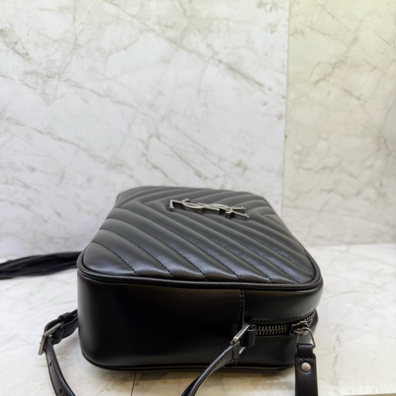 YSL MONOGRAM 銀色LOGO肩背相機包 黑-2