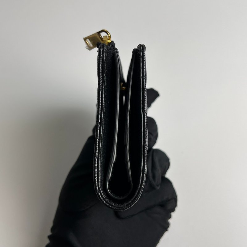 YSL 575879 黑金魚子醬拉鍊零錢扣式短夾-3
